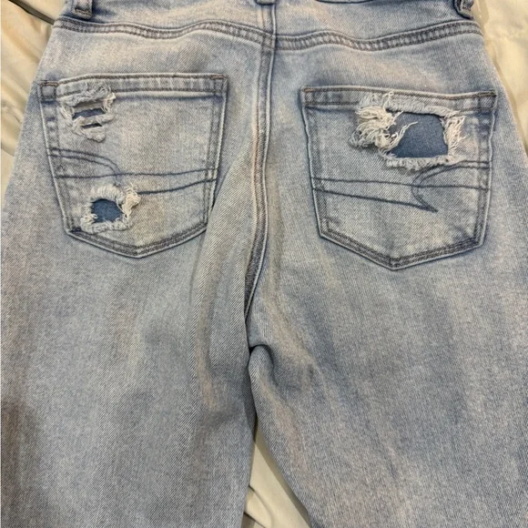 American Eagle High Rise “Mom Jeans” 000 XXS Straight Leg Light Wash - Picture 4 of 5